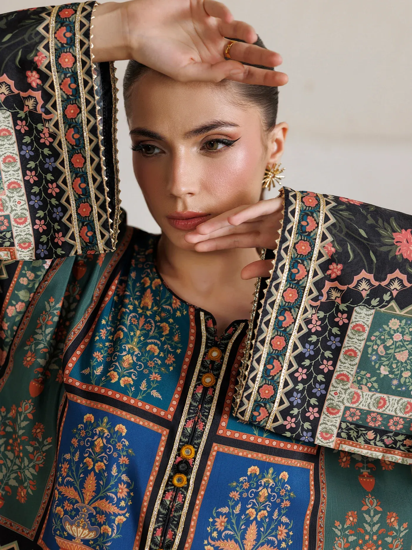 01 - KAFTAN Hover